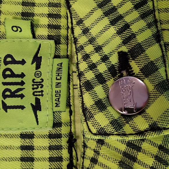 Tripp NYC NWOT Green & Black Plaid Skull Zipper Embellished Skinny Pants Size 9 - Picture 7 of 10